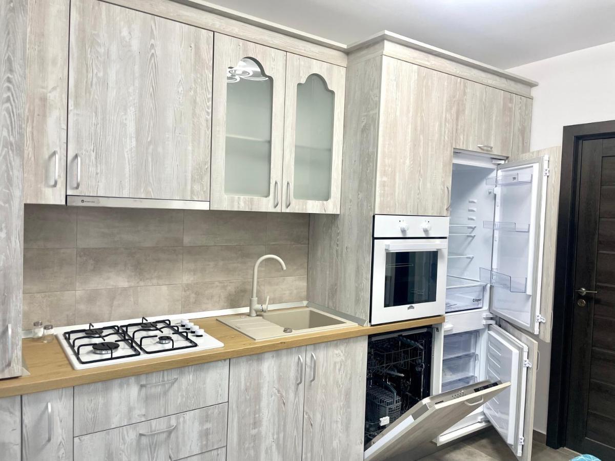 Cleopatra 3 Apartment Ipotesti  Luaran gambar