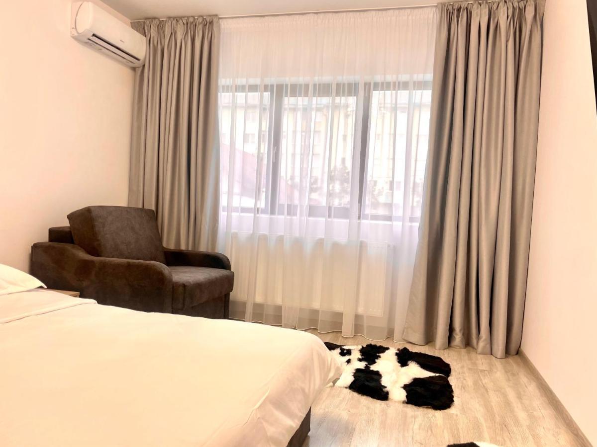 Cleopatra 3 Apartment Ipotesti  Luaran gambar