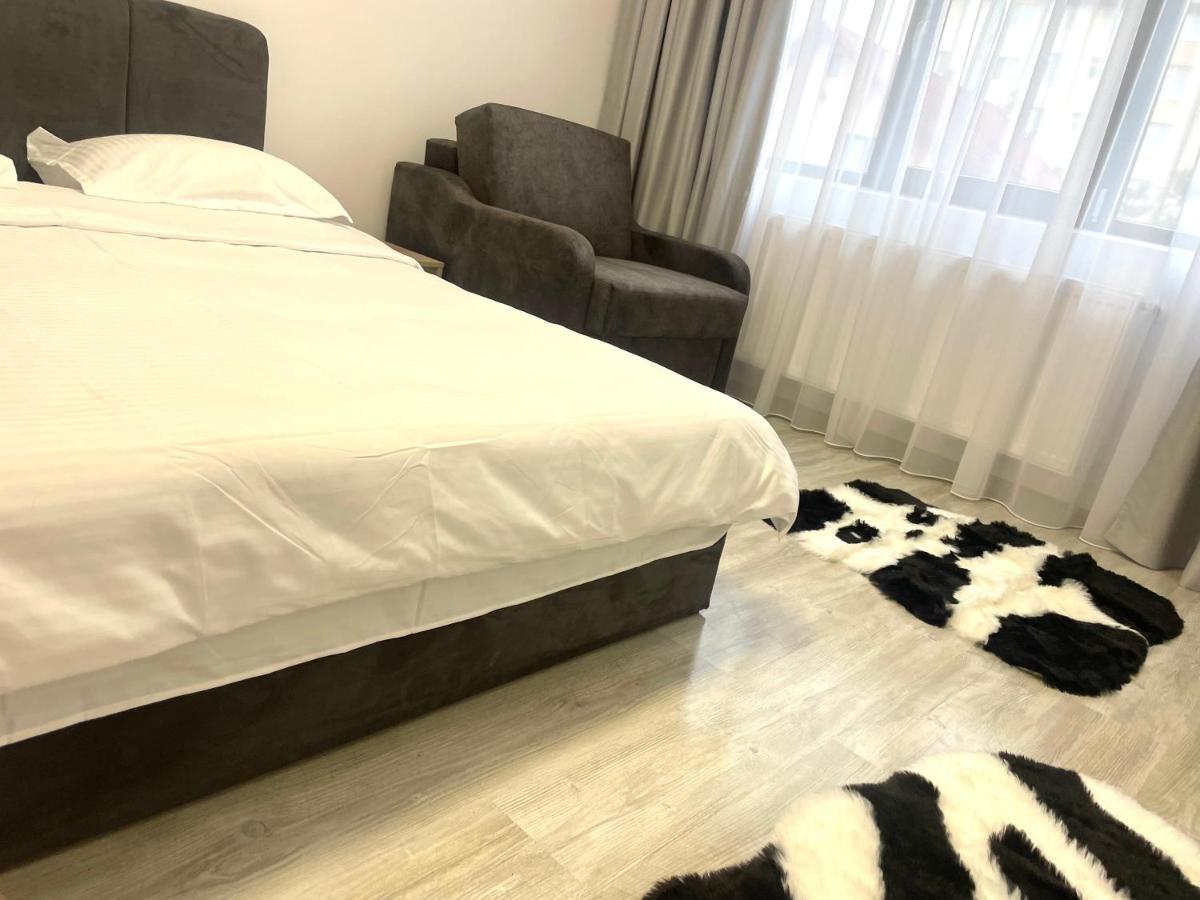 Cleopatra 3 Apartment Ipotesti  Luaran gambar