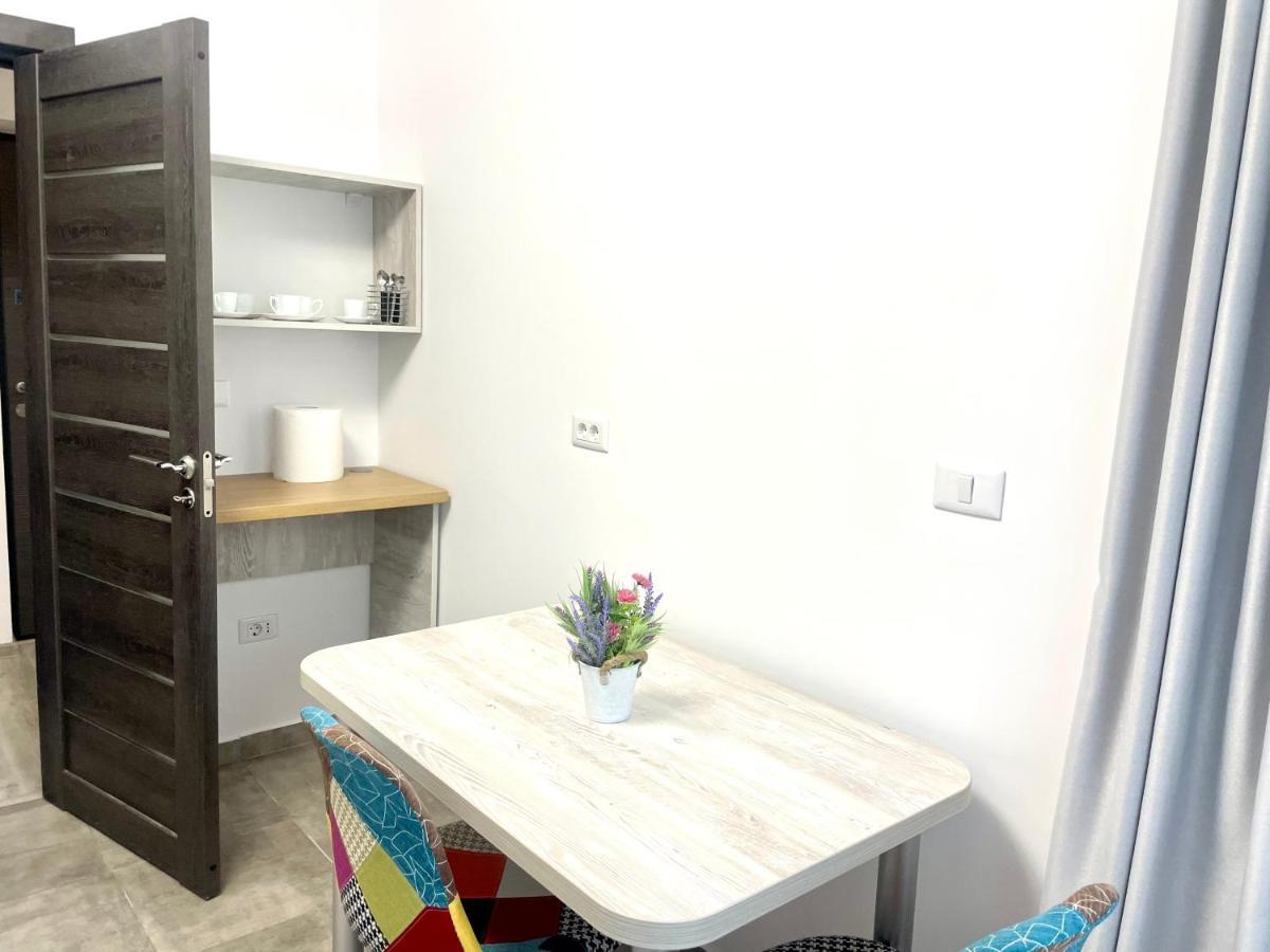 Cleopatra 3 Apartment Ipotesti  Luaran gambar
