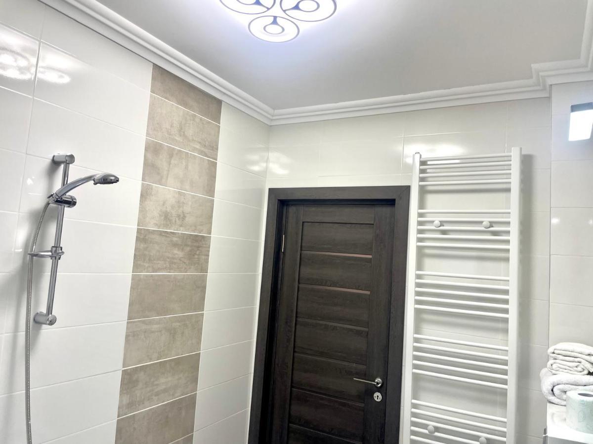 Cleopatra 3 Apartment Ipotesti  Luaran gambar