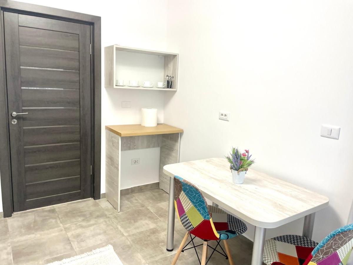Cleopatra 3 Apartment Ipotesti  Luaran gambar