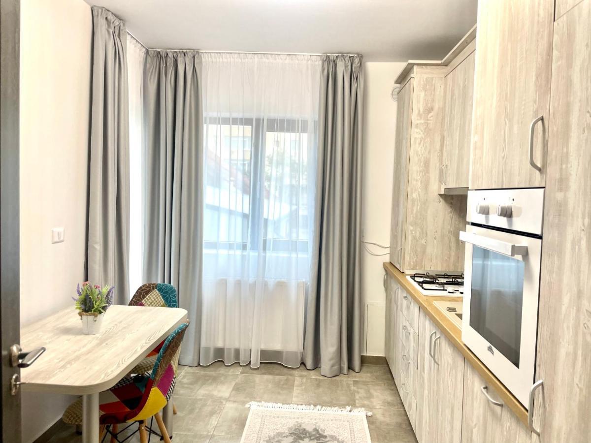 Cleopatra 3 Apartment Ipotesti  Luaran gambar
